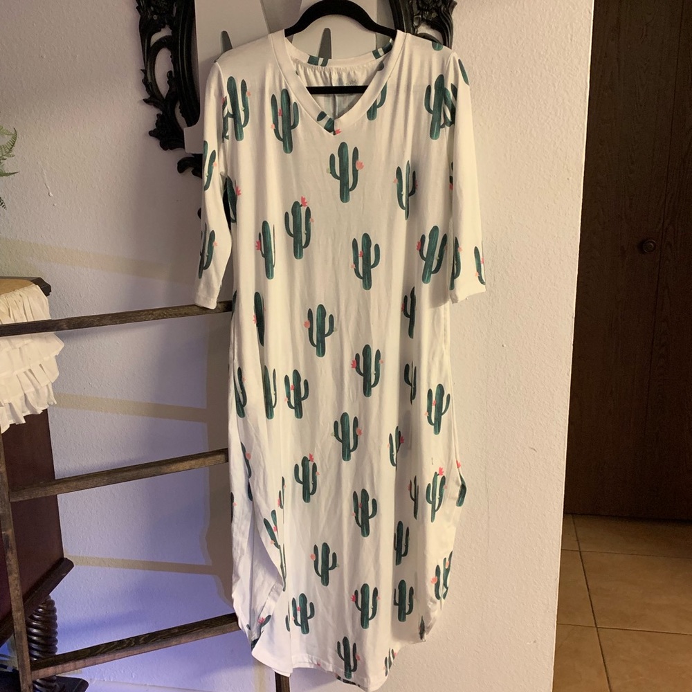 BOUTIQUE MAXI CACTUS DRESS! W/ POCKETS! MEDIUM!!